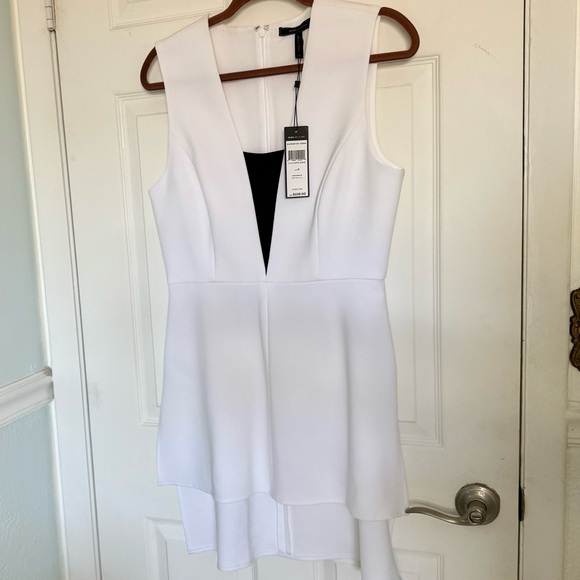 BCBGMaxAzria Chic White V-Neck Sleeveless Tunic High Low Side Slit Top size M - Picture 3 of 13